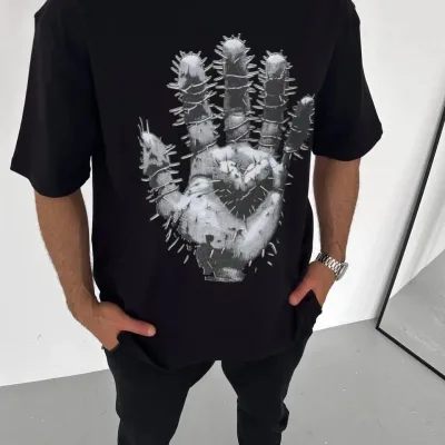 Bluzë për meshkuj, e zezë, e rregullt, jakë biçiklete, me print 1