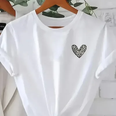 Ženska bela oversized biciklistička kragna srce print majica 2