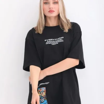 ქალის შავი Oversize ველოსიპედის საყელოიანი პრინტიანი მაისური 4
