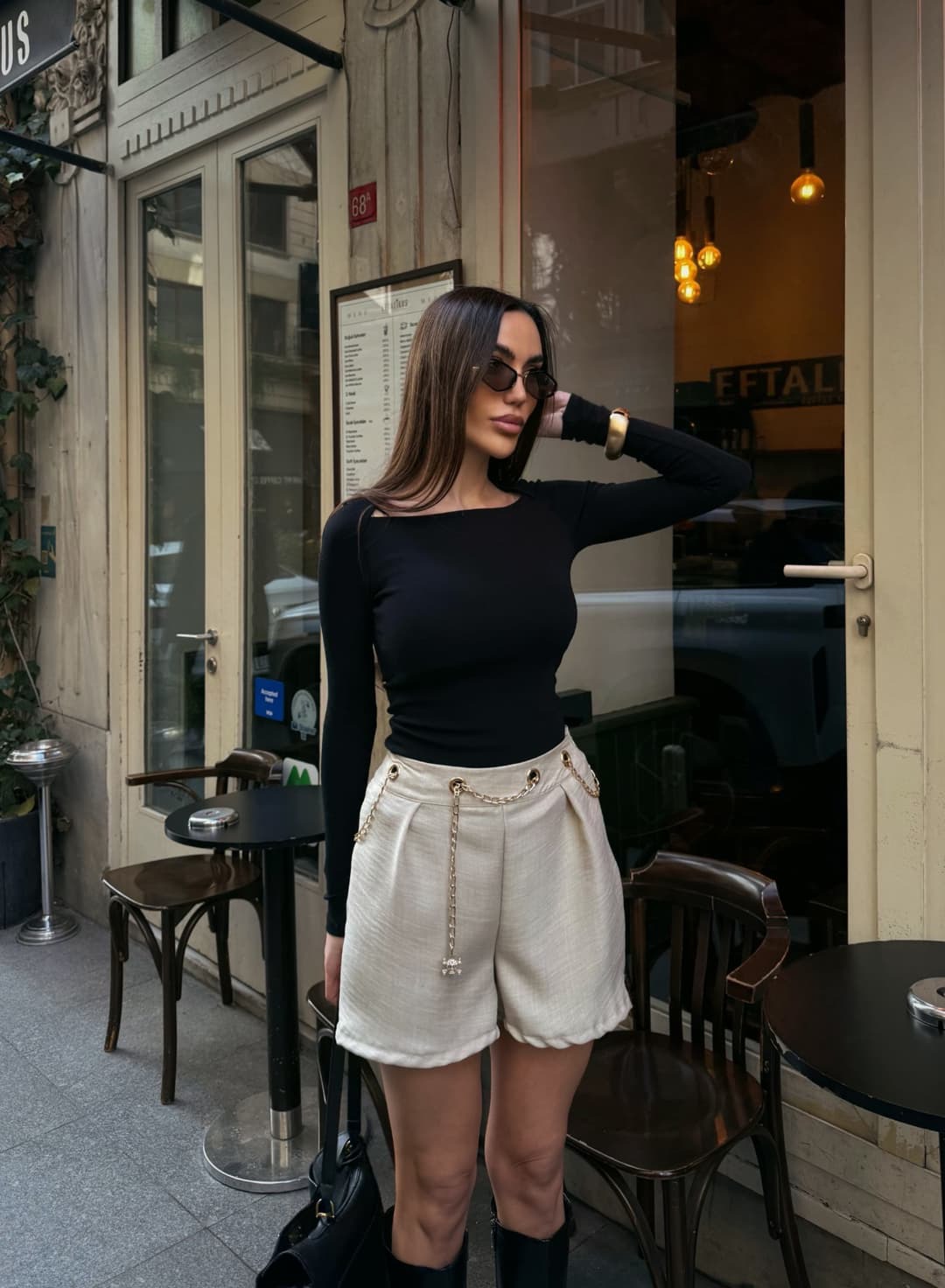 Quş Gözü Detallı Zəncir Kəmərli Mini Şort Bej 3