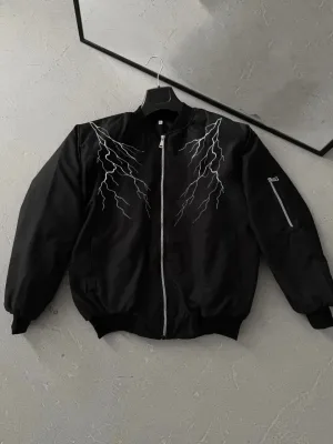 Muška crno-bela bomber jakna sa munjom, patent zatvaračem i kvačicom