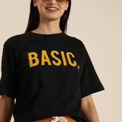 Női Fekete Kerékpárnyakú Nyomott Basic Póló 1
