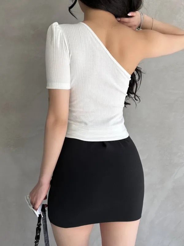 Jednorameni lanac detalj crop bluza bijela 2