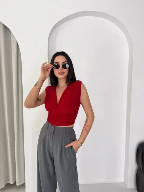 Ženska crvena V izrez sa jastučićima bez rukava drapirani likra crop bluza 4