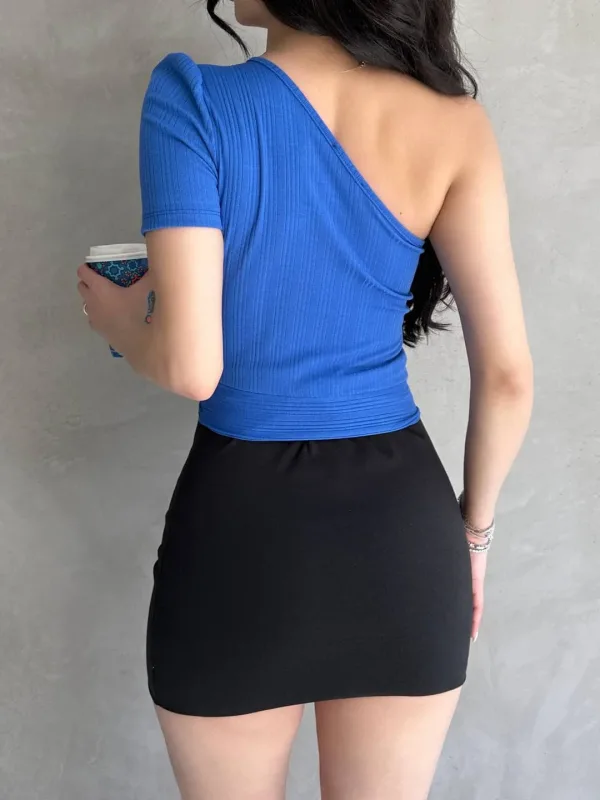 One Shoulder Chain Detail Crop Blouse Fuchsia 2
