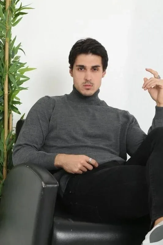 Pánsky dymový plný rolák hladký tkaný trikotový sveter 3
