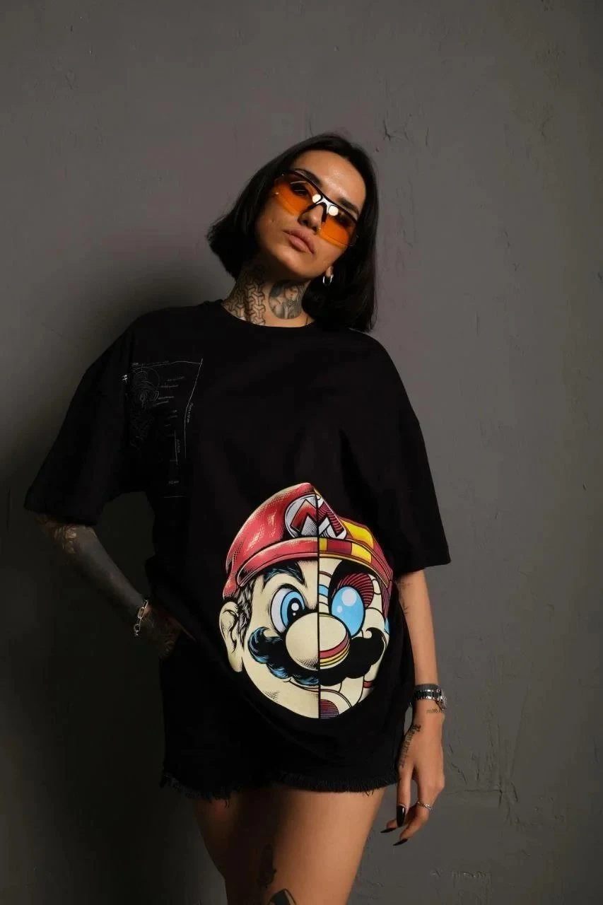 Tîşorta Jinan a Reş a Oversize Bi Stûyê Bisîkletê Û Çapa Mario