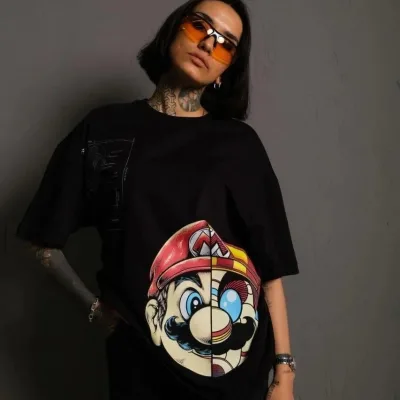 Tîşorta Jinan a Reş a Oversize Bi Stûyê Bisîkletê Û Çapa Mario 1