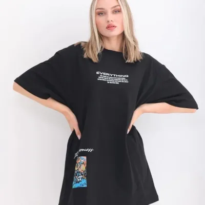 ქალის შავი Oversize ველოსიპედის საყელოიანი პრინტიანი მაისური 3