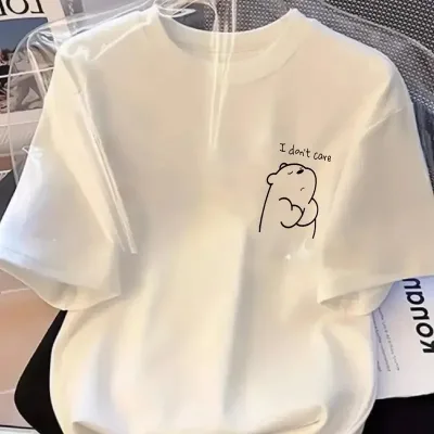 Ženska bijela oversize "Nije me briga" print majica 1
