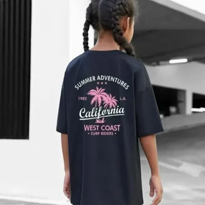 Детска црна печатена oversize маичка со велосипедски деколте 4