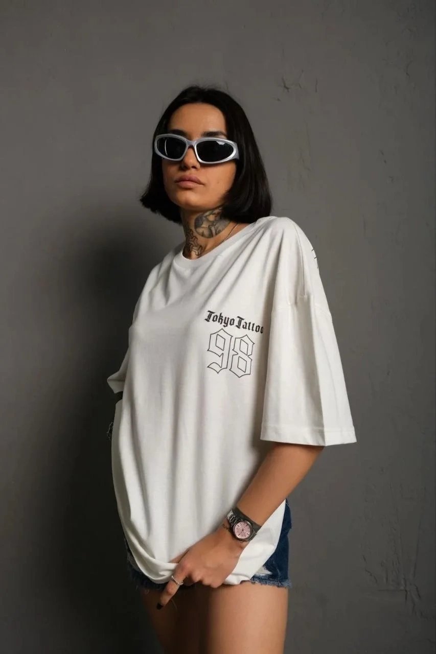 Bluzë e bardhë për femra, Oversize, me jakë biçiklete, të shtypur, me mëngë të shkurtra 2