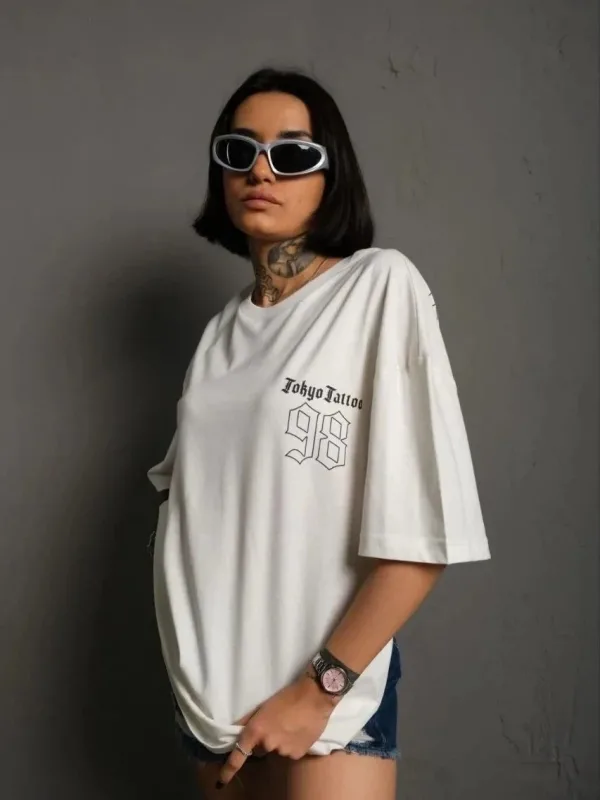 Női Fehér Oversize Kerékpárnyakú Nyomott Rövid Ujjú Póló 2