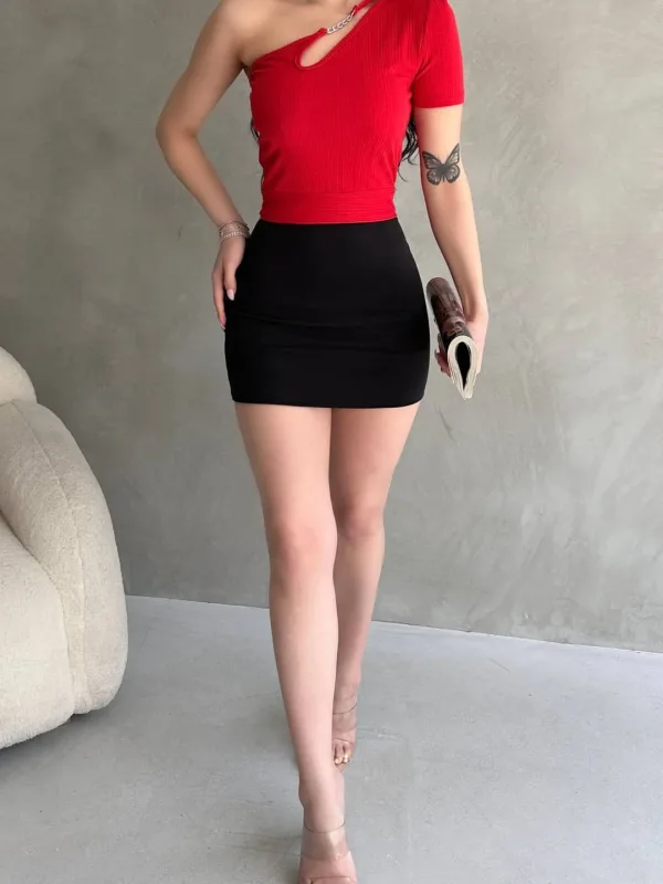 One Shoulder Chain Detail Crop Blouse Red 5
