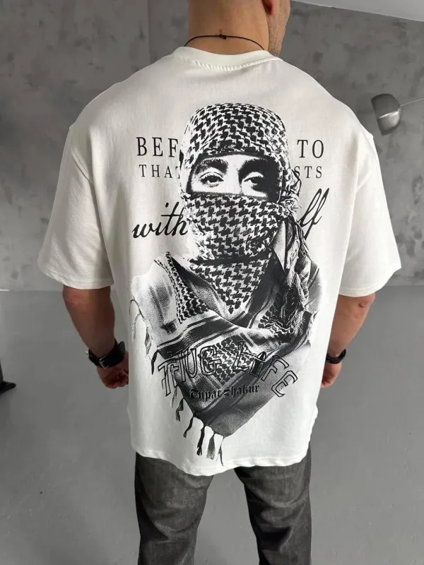 Tîşorta Mêr Spî Bi Stûyê Bisîklet û Çapkirî Bi Şalê Filistînê 1