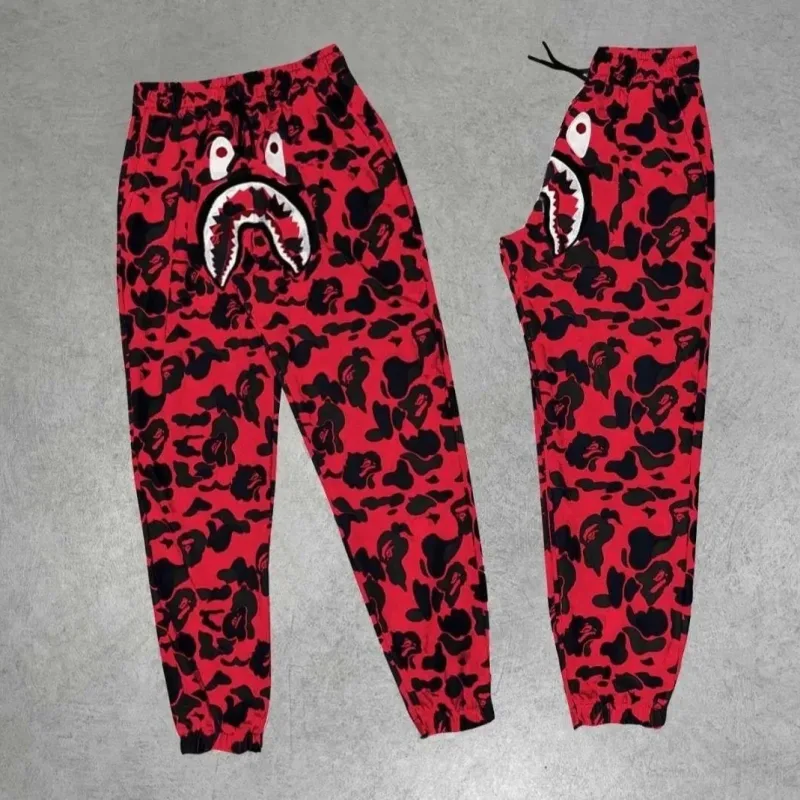 Muške crvene trenirke s printom Pubg Shark