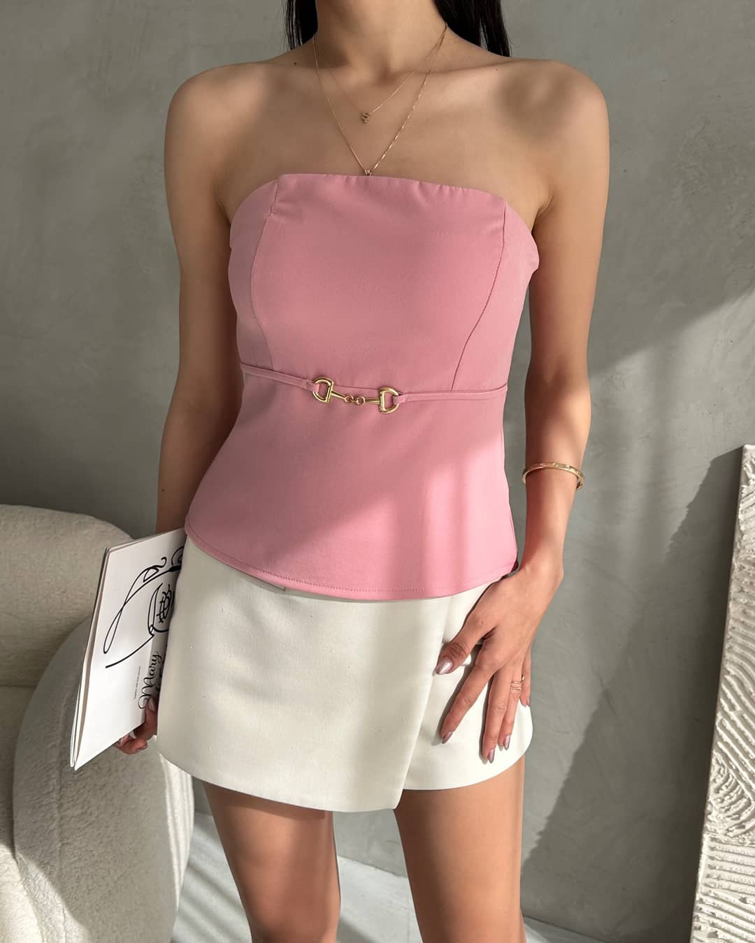 Straplez Beli Toka Detallı Krepli Bluz Pudra