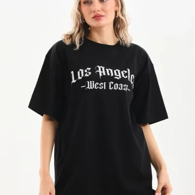 Damski oversize T-shirt czarny, dekolt w serek, nadruk 7