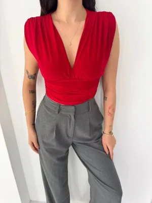 Ženska crvena V izrez s jastučićima bez rukava drapirani likra crop bluza