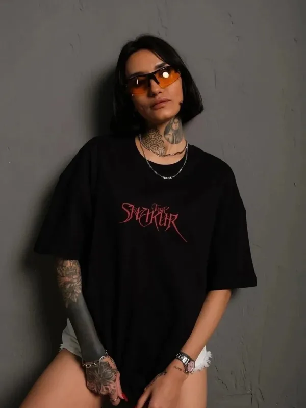 Női Fekete Oversize Kerékpárnyakú Nyomott Póló 2