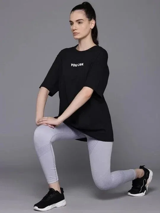Женска црна oversize бициклистичка јака отпечаток маица 1