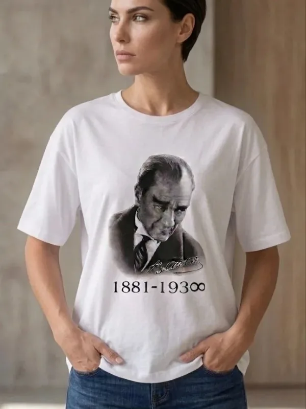 Tîşorta Jinan Spî Bi Stûyê Bisîkletê Û Çapa Atatürk 1