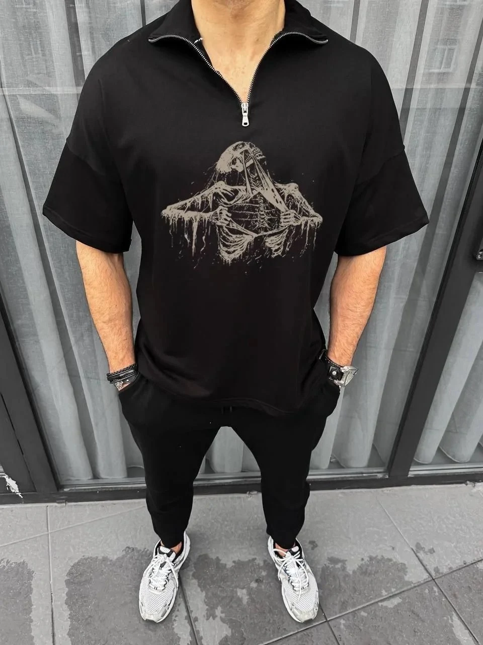 Kişi Qara Oversize Yarım Fermuarlı Baskılı T-shirt