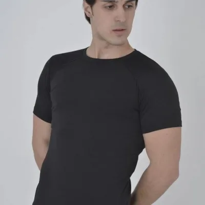 მამაკაცის შავი Slimfit მხარზე ბადიანი ველოსიპედის საყელოიანი მოკლე სახელოიანი მაისური 2
