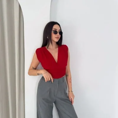 Ženska crvena V izrez sa jastučićima bez rukava drapirani likra crop bluza 2