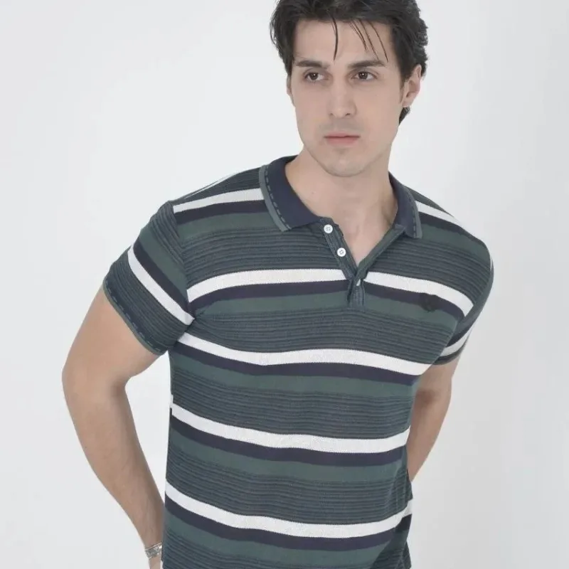 Męska khaki koszulka slim fit, tkana w paski, kołnierzyk polo