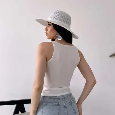 Bluza bez rukava sa til detaljima i dekolteom - Bela 4